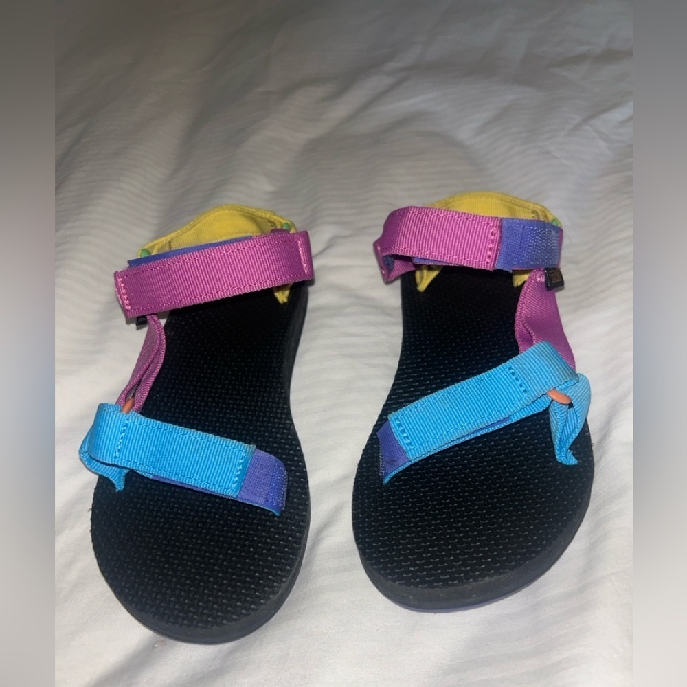 good used condition women's Tevas Sandals multi color velcro strap size 6